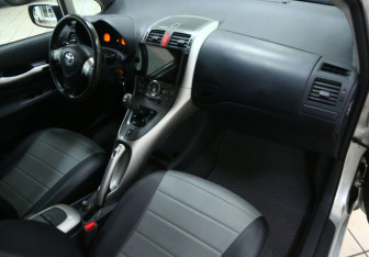 Подержанный автомобиль Toyota Auris Hatchback 2008 года (7 фото)