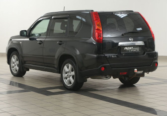 Подержанный автомобиль Nissan X-Trail 2008 года (2 фото)