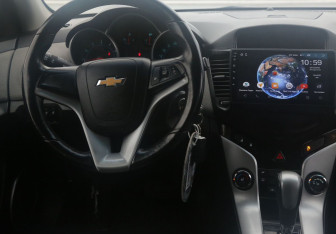Подержанный автомобиль Chevrolet Cruze Hatchback 2012 года (14 фото)