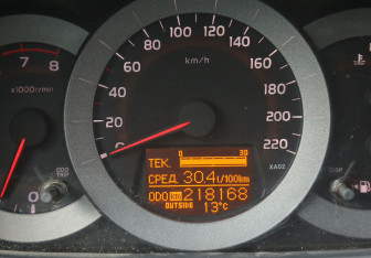 Подержанный автомобиль Toyota RAV4 2006 года (18 фото)
