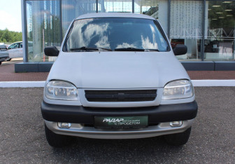 Подержанный автомобиль Chevrolet Niva 2004 года (2 фото)
