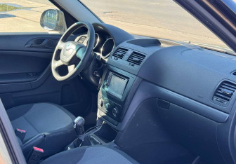 Подержанный автомобиль Skoda Yeti 2011 года (10 фото)