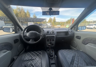 Подержанный автомобиль Renault Logan Sedan 2007 года (13 фото)