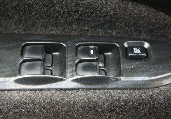 Подержанный автомобиль Mitsubishi Lancer Sedan 2004 года (17 фото)