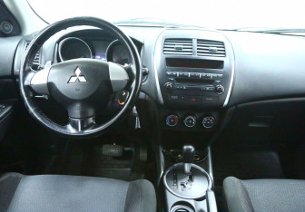 Подержанный автомобиль Mitsubishi ASX 2010 года (8 фото)