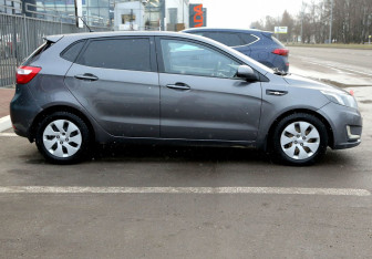 Подержанный автомобиль Kia Rio Hatchback 2014 года (7 фото)