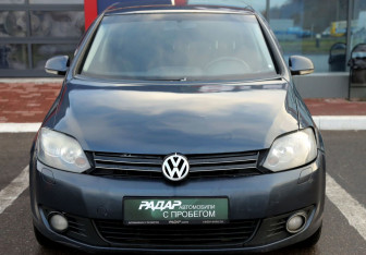 Подержанный автомобиль Volkswagen Golf Plus 2010 года (2 фото)