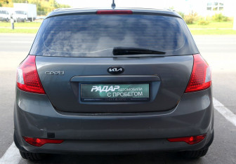 Подержанный автомобиль Kia Ceed Hatchback 2010 года (5 фото)