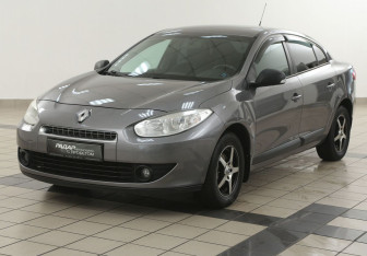 Подержанный автомобиль Renault Fluence 2012 года (8 фото)
