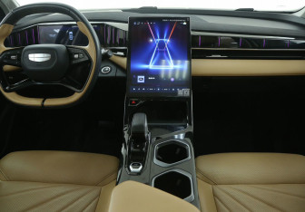 Подержанный автомобиль Geely Atlas 2023 года (13 фото)