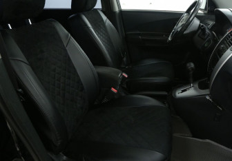 Подержанный автомобиль Hyundai Tucson 2006 года (10 фото)