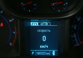 Подержанный автомобиль Chevrolet Orlando 2012 года (18 фото)