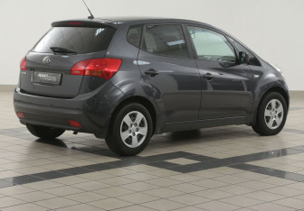 Подержанный автомобиль Kia Venga 2014 года (4 фото)