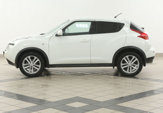 Подержанный автомобиль Nissan Juke 2014 года (7 фото)