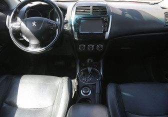 Подержанный автомобиль Peugeot 4008 2012 года (13 фото)