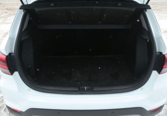 Подержанный автомобиль Kia Rio Hatchback 2020 года (9 фото)