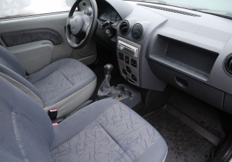 Подержанный автомобиль Renault Logan Sedan 2007 года (9 фото)