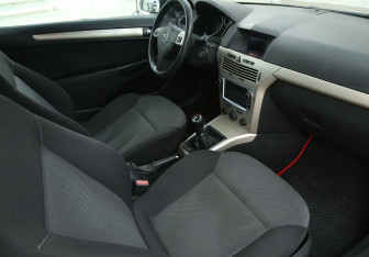 Подержанный автомобиль Opel Astra Hatchback 2008 года (9 фото)