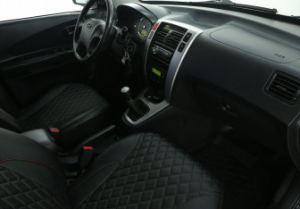 Подержанный автомобиль Hyundai Tucson 2008 года (9 фото)