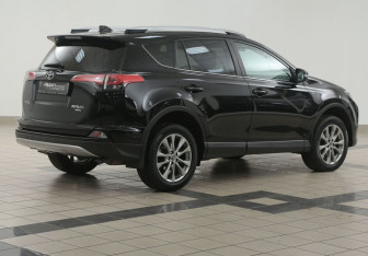 Подержанный автомобиль Toyota RAV4 2017 года (4 фото)