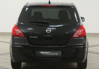 Подержанный автомобиль Nissan Tiida Hatchback 2007 года (3 фото)