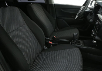 Подержанный автомобиль Kia Rio Sedan 2018 года (10 фото)