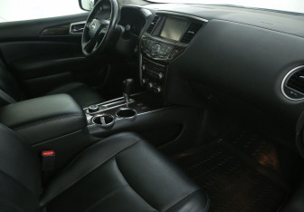 Подержанный автомобиль Nissan Pathfinder 2014 года (9 фото)