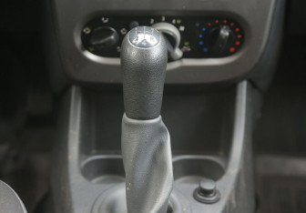 Подержанный автомобиль Renault Logan Sedan 2011 года (15 фото)