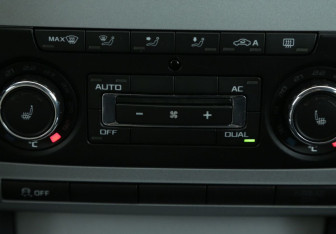 Подержанный автомобиль Skoda Octavia Liftback 2012 года (18 фото)