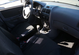 Подержанный автомобиль Hyundai Accent Sedan 2005 года (9 фото)