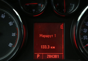Подержанный автомобиль Opel Astra Hatchback 2011 года (19 фото)