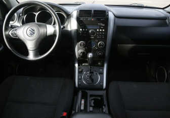 Подержанный автомобиль Suzuki Grand Vitara 2008 года (12 фото)