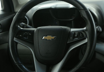 Подержанный автомобиль Chevrolet Orlando 2012 года (16 фото)