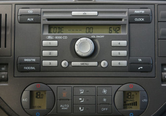 Подержанный автомобиль Ford C-MAX 2006 года (15 фото)