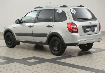 Подержанный автомобиль LADA (ВАЗ) Kalina Wagon 2016 года (2 фото)