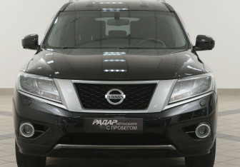 Подержанный автомобиль Nissan Pathfinder 2014 года (6 фото)