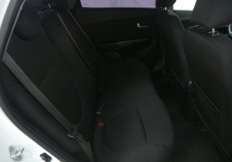 Подержанный автомобиль Kia Rio Sedan 2017 года (11 фото)