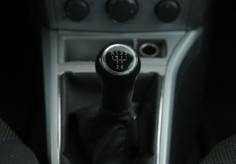 Подержанный автомобиль Opel Astra Sedan 2012 года (15 фото)