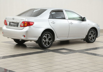 Подержанный автомобиль Toyota Corolla Sedan 2008 года (4 фото)