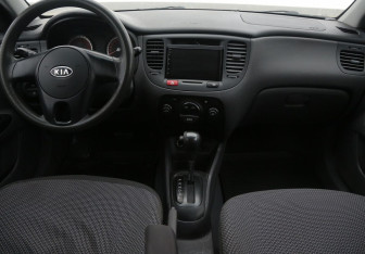 Подержанный автомобиль Kia Rio Sedan 2010 года (12 фото)