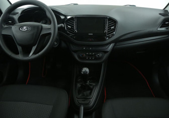 Подержанный автомобиль LADA (ВАЗ) Vesta Sedan 2019 года (12 фото)