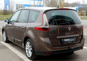 Подержанный автомобиль Renault Scenic 2010 года (4 фото)
