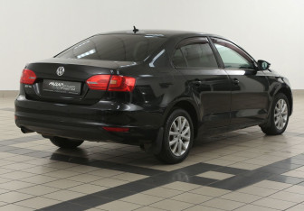 Подержанный автомобиль Volkswagen Jetta Sedan 2013 года (4 фото)