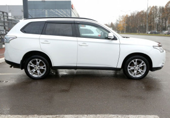Подержанный автомобиль Mitsubishi Outlander 2012 года (7 фото)