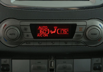 Подержанный автомобиль Ford Focus Sedan 2010 года (17 фото)