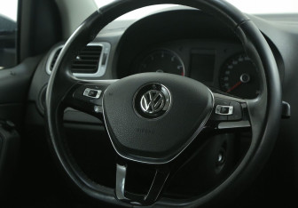 Подержанный автомобиль Volkswagen Polo Sedan 2016 года (16 фото)