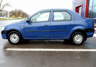 Подержанный автомобиль Renault Logan Sedan 2005 года (8 фото)