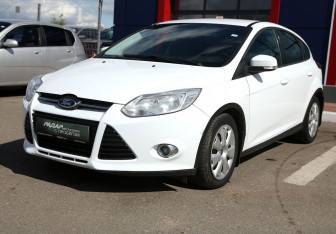 Подержанный автомобиль Ford Focus Hatchback 2014 года (3 фото)