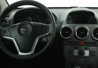 Подержанный автомобиль Opel Antara 2011 года (14 фото)
