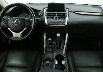 Подержанный автомобиль Lexus NX 2017 года (12 фото)